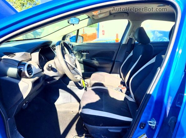3N1CN8EV8ML846034 2021 NISSAN VERSA Blue Вид салону спереду