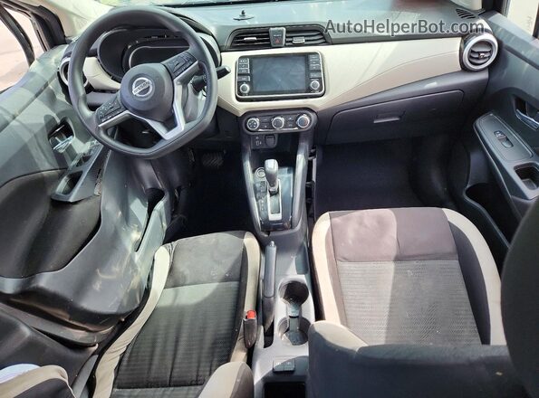 3N1CN8EV8ML889207 2021 NISSAN VERSA Black Widok deski rozdzielczej