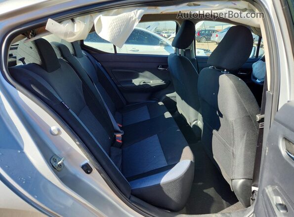 3N1CN8EV8SL849335 2025 NISSAN VERSA Silver Vista de los asientos traseros
