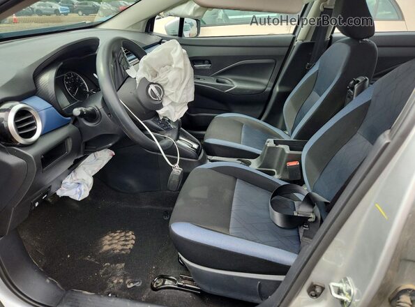 3N1CN8EV8SL849335 2025 NISSAN VERSA Silver Vista interior delantera