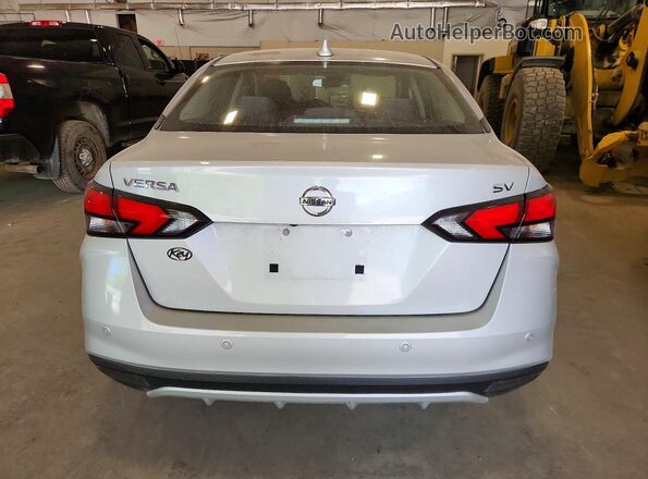 3N1CN8EV9ML812331 2021 NISSAN VERSA Silver Вид ззаду