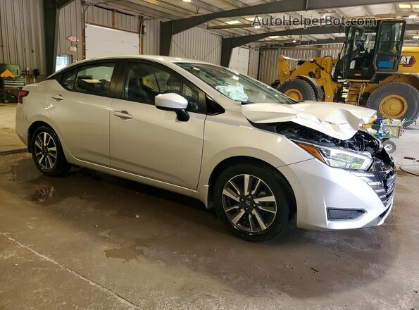 3N1CN8EV9SL856259 2025 NISSAN VERSA Silver Передня права чверть