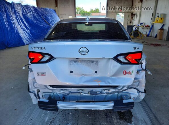 3N1CN8EVXLL891796 2020 NISSAN VERSA Silver Rear view