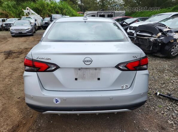 3N1CN8EVXPL847898 2023 NISSAN VERSA Серебряный Вид сзади