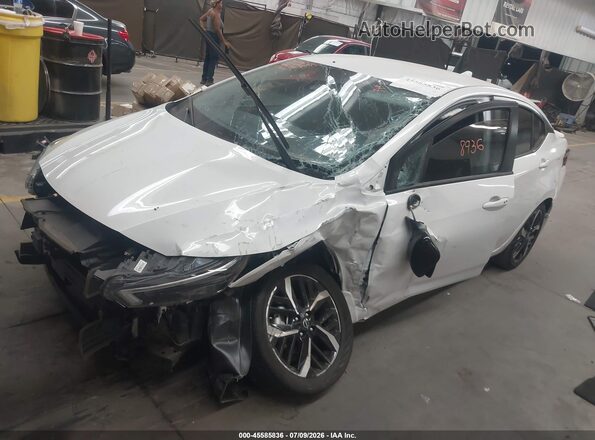 3N1CN8FV8SL820464 2025 NISSAN VERSA White Vista tres cuartos delantera izquierda