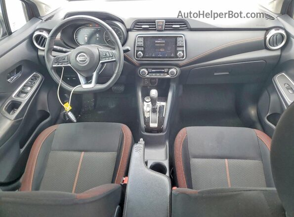 3N1CN8FV9LL897233 2020 NISSAN VERSA Maroon Widok deski rozdzielczej