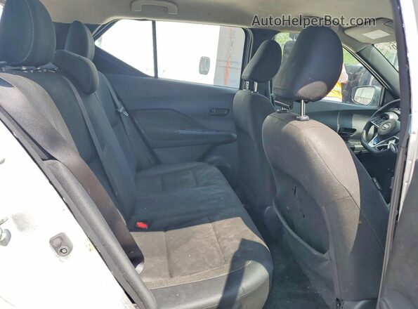 3N1CP5BV2LL563706 2020 NISSAN KICKS Silver Rear interior view