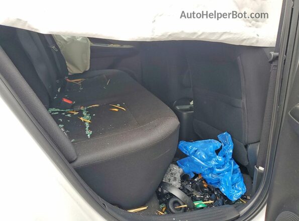 3N1CP5BV4PL485645 2026 NISSAN KICKS White Вид задніх сидінь