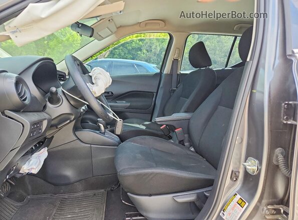 3N1CP5BV4RL584033 2024 NISSAN KICKS Gray Вид салону спереду