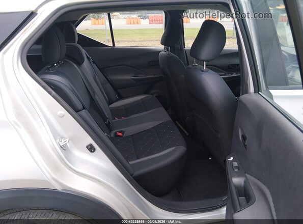 3N1CP5BV6LL518557 2020 NISSAN KICKS Silver Widok naklejki z numerem VIN