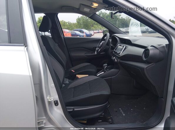 3N1CP5BV7LL528790 2020 NISSAN KICKS Серебряный Вид салона спереди