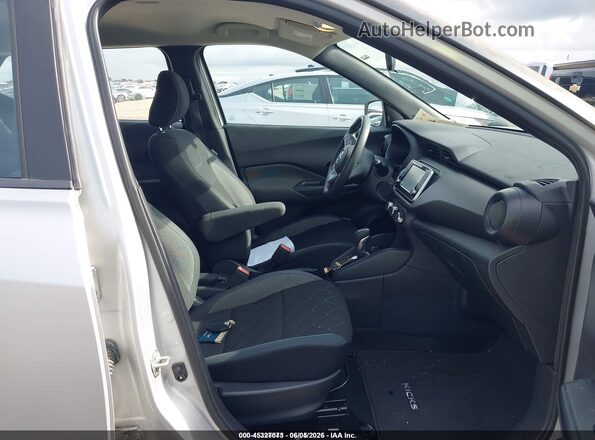 3N1CP5BV8LL543444 2020 NISSAN KICKS Серебряный Вид салона спереди