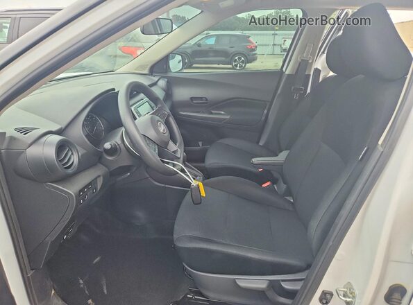 3N1CP5BV8RL595083 2024 NISSAN KICKS Белый Вид салона спереди