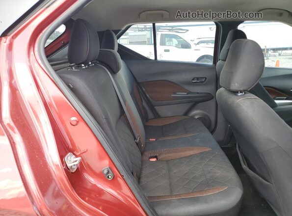3N1CP5CU0JL506018 2018 NISSAN KICKS Red Rear seats view