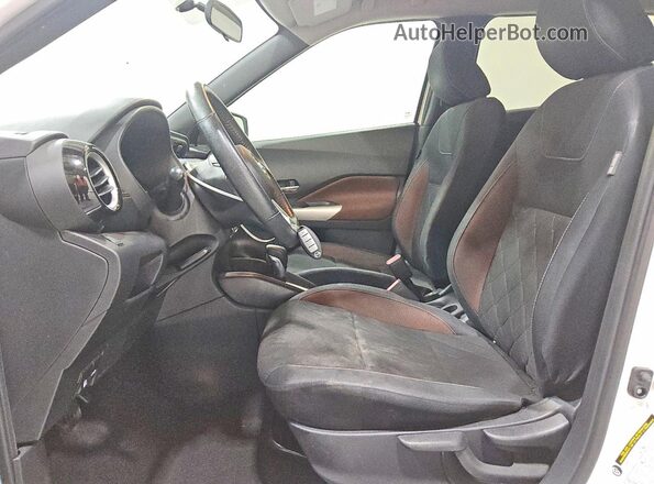 3N1CP5CU0JL534496 2018 NISSAN KICKS Белый Вид салона спереди