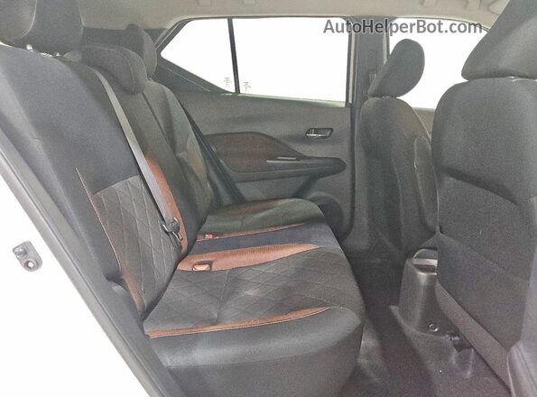 3N1CP5CU0JL534496 2018 NISSAN KICKS Белый Вид задней части салона
