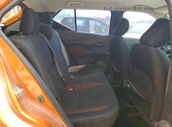 3N1CP5CU0JL538158 2018 NISSAN KICKS Orange Rear interior view