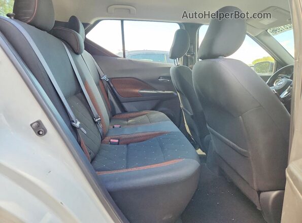 3N1CP5CU0KL559058 2019 NISSAN KICKS White Вид задньої частини салону