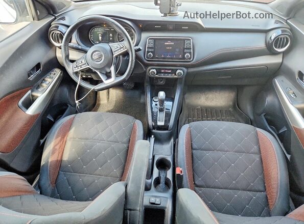 3N1CP5CU0KL559058 2019 NISSAN KICKS White Вид панелі приладів