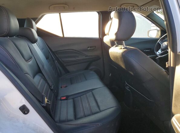 3N1CP5CU0KL569038 2019 NISSAN KICKS White Rear interior view