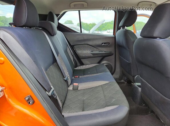 3N1CP5CU1JL526925 2018 NISSAN KICKS Orange Widok wnętrza z tyłu
