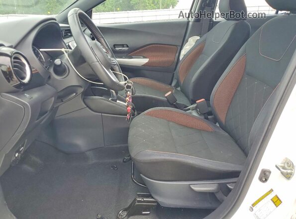 3N1CP5CU1JL538945 2018 NISSAN KICKS White Widok wnętrza z przodu