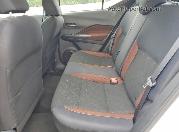3N1CP5CU1JL538945 2018 NISSAN KICKS White Widok tylnych siedzeń