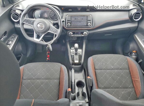 3N1CP5CU1JL538945 2018 NISSAN KICKS White Widok deski rozdzielczej