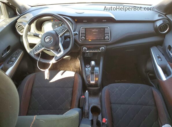 3N1CP5CU1JL540744 2018 NISSAN KICKS Maroon Вид панелі приладів