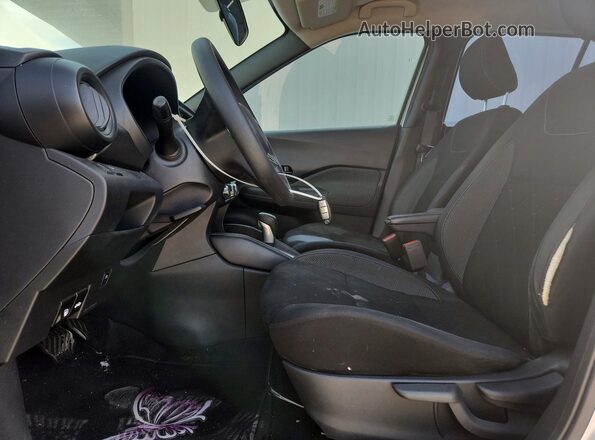 3N1CP5CU1KL548859 2019 NISSAN KICKS Серебряный Вид салона спереди