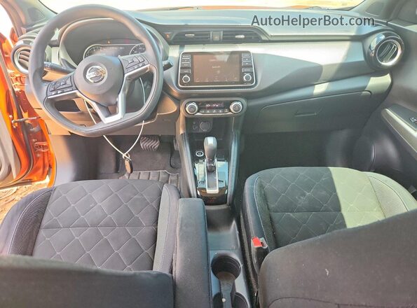 3N1CP5CU3JL528224 2018 NISSAN KICKS Orange Dashboard view