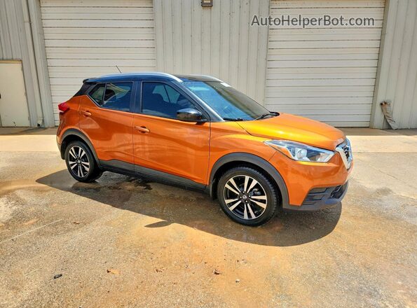 3N1CP5CU3JL528224 2018 NISSAN KICKS Orange Front right