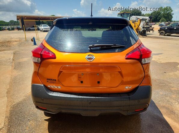 3N1CP5CU3JL528224 2018 NISSAN KICKS Orange Rear view