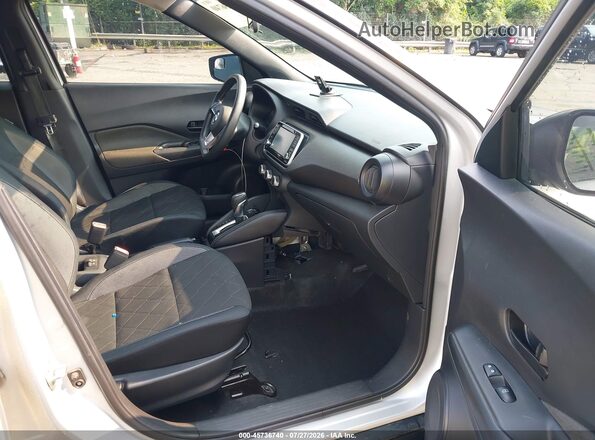 3N1CP5CU3JL538848 2018 NISSAN KICKS Silver Սալոնի դիմացի տեսք