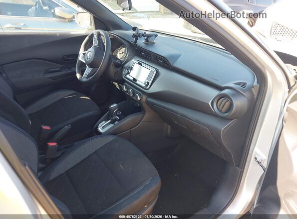 3N1CP5CU4JL516079 2018 NISSAN KICKS Silver Widok wnętrza z przodu