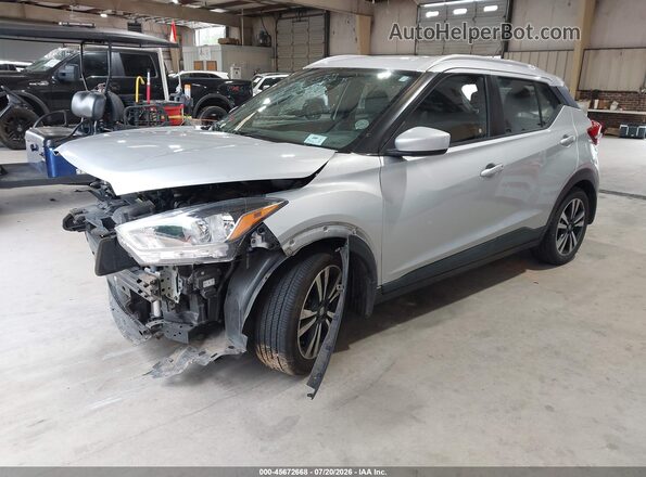 3N1CP5CU4JL539684 2018 NISSAN KICKS Silver Vista tres cuartos delantera izquierda