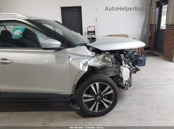 3N1CP5CU4JL539684 2018 NISSAN KICKS Silver Vista frontal