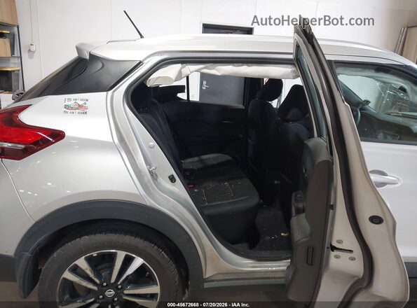 3N1CP5CU4JL539684 2018 NISSAN KICKS Silver Vista de la etiqueta del VIN