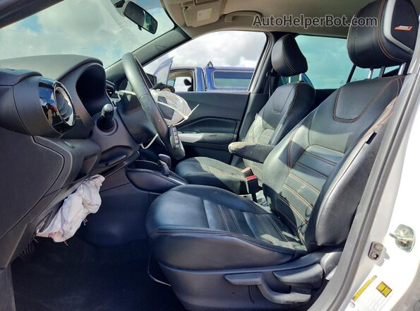 3N1CP5CU4JL545999 2018 NISSAN KICKS White Front interior view