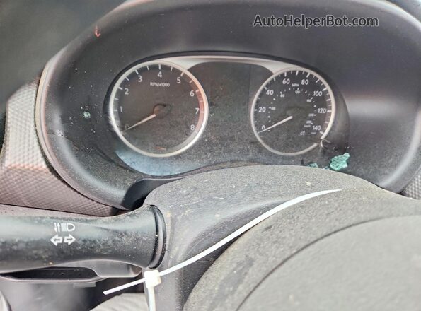 3N1CP5CU6JL522756 2018 NISSAN KICKS Silver Սարքավորումների վահանակի տեսք