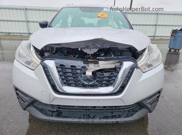 3N1CP5CU6JL522756 2018 NISSAN KICKS Silver Դիմացի տեսք