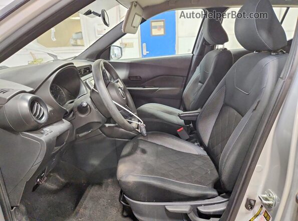 3N1CP5CU6KL569142 2019 NISSAN KICKS Silver Front interior view