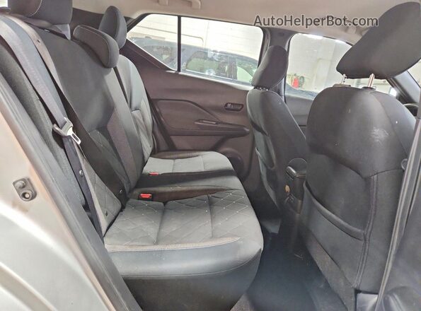 3N1CP5CU6KL569142 2019 NISSAN KICKS Silver Rear interior view