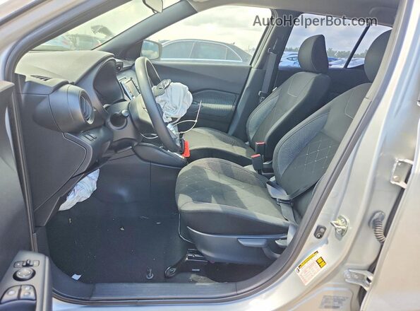 3N1CP5CU8KL518953 2019 NISSAN KICKS Серебряный Вид салона спереди