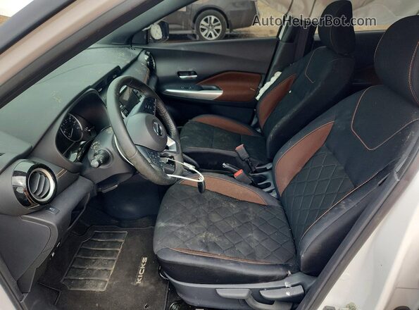 3N1CP5CU9KL509520 2019 NISSAN KICKS Белый Вид салона спереди