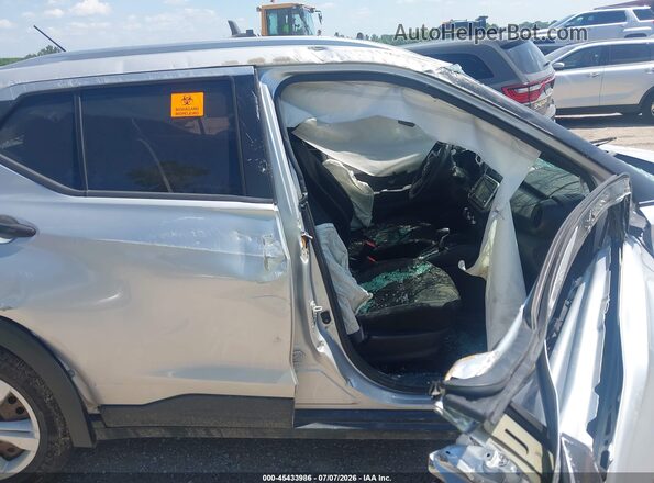 3N1CP5CU9KL533879 2019 NISSAN KICKS Gray Front interior view