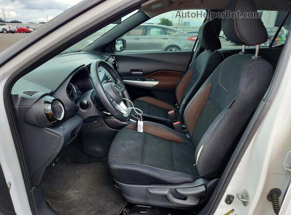3N1CP5CUXJL525434 2018 NISSAN KICKS White წინა სალონის ხედი