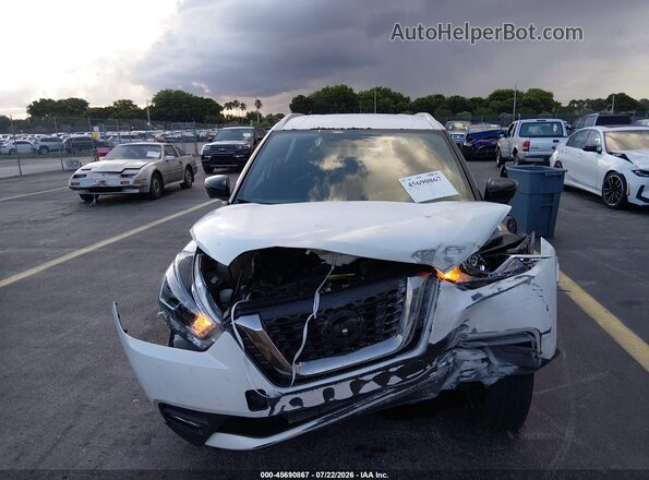 3N1CP5CUXJL535705 2018 NISSAN KICKS White Widok z przodu