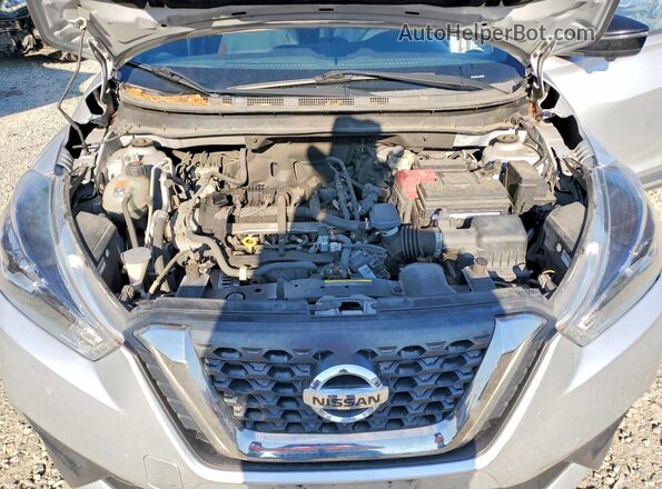 3N1CP5CUXJL539625 2018 NISSAN KICKS Silver ძრავის განყოფილების ხედი