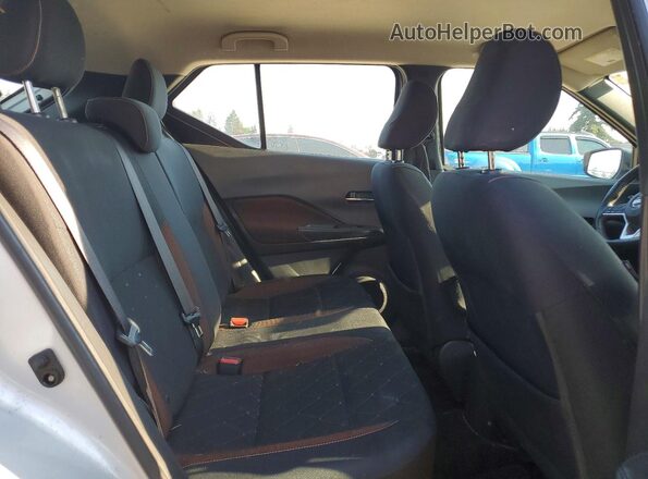 3N1CP5CUXJL539625 2018 NISSAN KICKS Silver უკანა სალონის ხედი